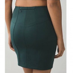 NEW LULULEMON DARK GREEN SKIRT Sz 6 NEW