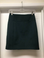 NEW LULULEMON DARK GREEN SKIRT Sz 6 NEW