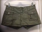 ZCo ARMY GREEN SHORTS w SILVER STUDS Sz 7 Never Worn