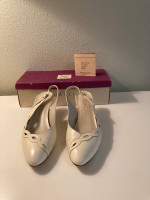 70s/80s All Leather Naturalizer Slingback Pumps in Origional Box