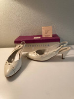 70s/80s All Leather Naturalizer Slingback Pumps in Origional Box