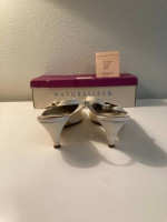 70s/80s All Leather Naturalizer Slingback Pumps in Origional Box