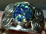 Stunning Ladies Sterling Silver Size 8 Ring with Welo Opal
