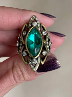 Fashion Ring Sz 6.75 GOTHIC MEDIEVAL Green Sparkly Bling!