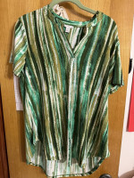 Women M top green est 1946