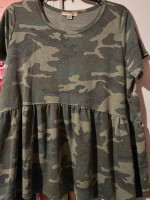 Misia curvy camo top