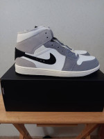(DS Jordan 1 Mid SE Craft White Cement Grey Black SZ 10.5M)