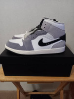 (DS Jordan 1 Mid SE Craft White Cement Grey Black SZ 10.5M)
