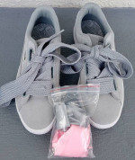 Puma NEW IN BOX Sz 7 Suede Basket Heart Metallic Safari 3 Types Laces