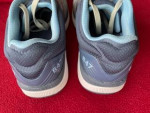 sketchers gym shoe (almost brand new)
