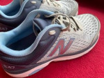 sketchers gym shoe (almost brand new)