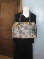 MultiSac bag with neutral background and floral print spring summer va