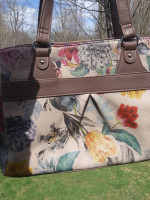 MultiSac bag with neutral background and floral print spring summer va