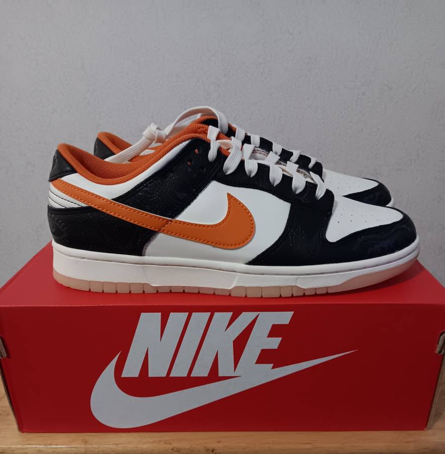 (DS Nike Dunk Low PRM Halloween w/GLOW IN THE DARK SOLES SZ 9 M)