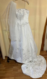 Morilee White Wedding Dress & Veil- see description for measurements