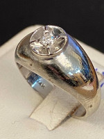 White gold diamond engagement ring