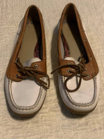 Ladies 8M White Sperrys