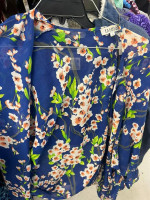 TONS OF LADIES JUNIORS NAMEBRAND CLOTHING