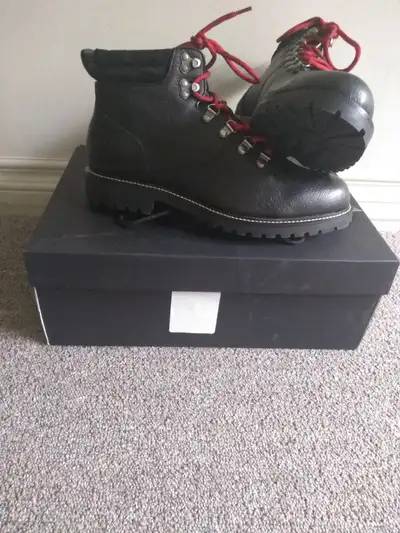 Banana Republic Drayk leather boot