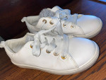 White Sneaker w/ Gray Fur Lined Tongue - Size 6