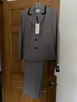 New! Misses Size 10 Gray Pants Suit