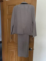 New! Misses Size 10 Gray Pants Suit