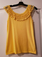 New NEIMAN MARCUS Yellow Cotton Yellow Lacy Crochet Shell Sweater Smal