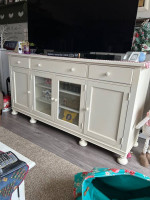 Beautiful solid wood buffet for your dining room or for a tvvsta