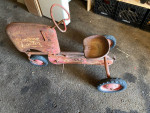 Pedal car/tractor