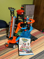 SEVEN Hot Wheels Track Sets!