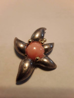 Tiffany broach coral 18 karat gold, gift