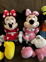 LOT OF 7 DISNEY PLUSHES MICKEY MOUSE MINNIE PLUTO DONALD DUCK