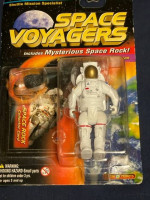 1998 SPACE VOYAGERS  Astronaut Action Figure W/ Mystery Space Rock