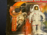 1998 SPACE VOYAGERS  Astronaut Action Figure W/ Mystery Space Rock