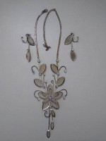 Vintage Gold-tone with Rhinestones Mesh Flower Necklace with earrings