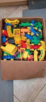 LEGO DUPLO Lot 16+ pounds bricks 2x2 2x4 some plates and different sha