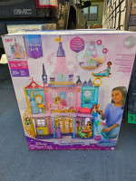 NEW DISNEY PRINCESS CASTLE