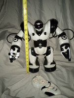 WowWee Robosapien Humanoid Toy Robot 14" 2004 Complete WITH Remote
