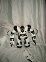 WowWee Robosapien Humanoid Toy Robot 14" 2004 Complete WITH Remote