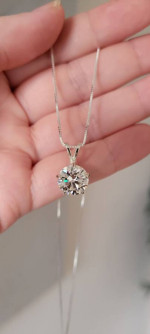 New 4ct Beautiful Moissanite Pendant with a chain