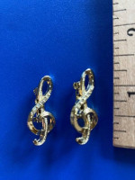 2 music clef pins