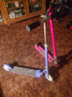 2 kids scooters