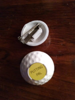 VINTAGE ⛳ GOLF ITEMS: Pinback "PUTTING PAL" *Vintage *White & Yellow