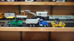 2 MTH PREMIER FLAT CARS/ TRACTORS & CONSTRUCT EQUIPT + OTHER IN PHOTOS