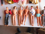 Alot of barbies and ken dolls