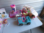 Alot of barbies and ken dolls
