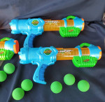 2006 Lot of 4 Toy NERF Reactor Atom Blasters and 13 Foam Balls