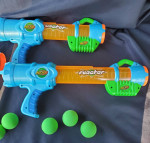 2006 Lot of 4 Toy NERF Reactor Atom Blasters and 13 Foam Balls