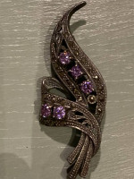 2 vintage brooches lot price