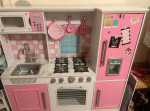 Girl’s play kitchen